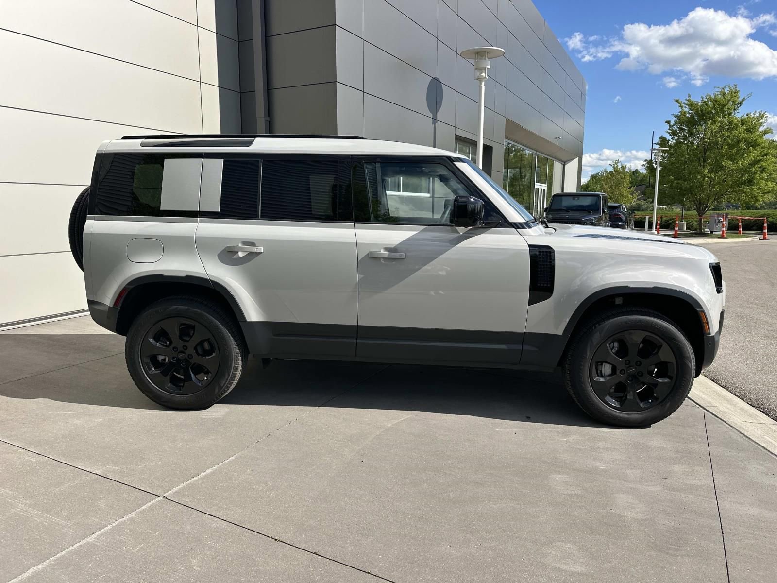 New 2026 Land Rover Defender 110 S AWD/4WD image 4