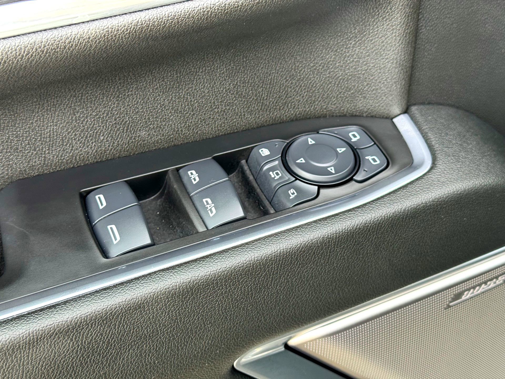 Used 2025 Chevrolet Silverado 2500 High Country w/ High Country Premium Package image 17