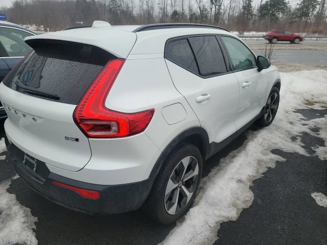 Used 2024 Volvo XC40 B5 Plus AWD/4WD image 4