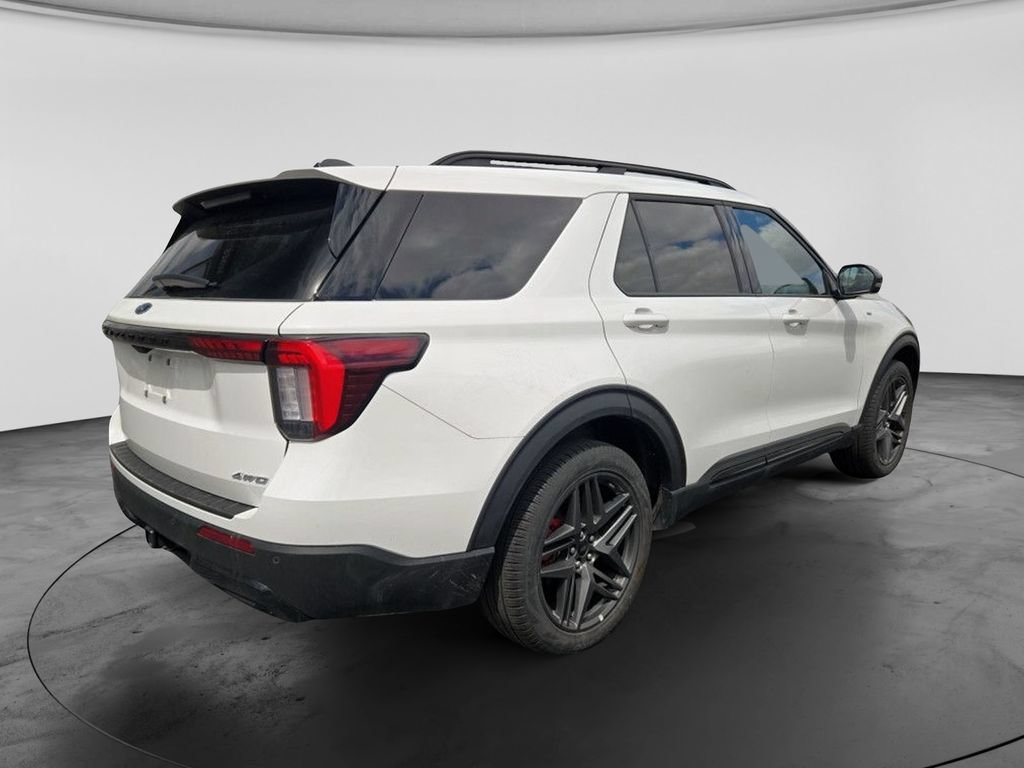 Used 2025 Ford Explorer ST-Line w/ ST-Line Street Pack AWD/4WD image 7