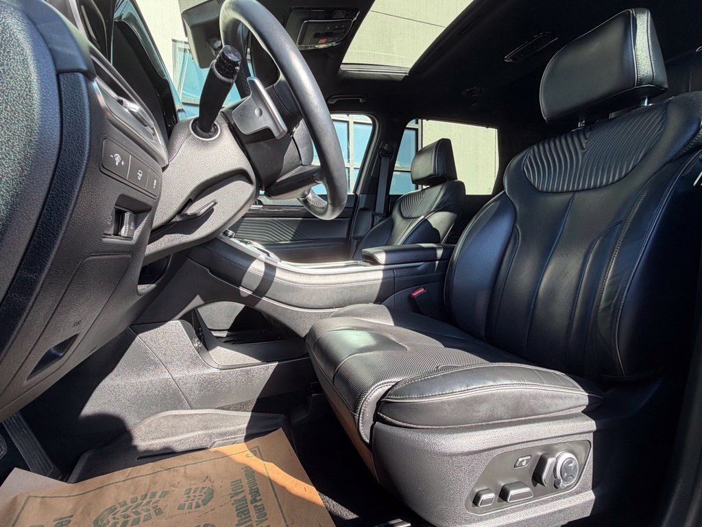Used 2023 Hyundai Palisade Calligraphy w/ Cargo Package AWD/4WD image 11