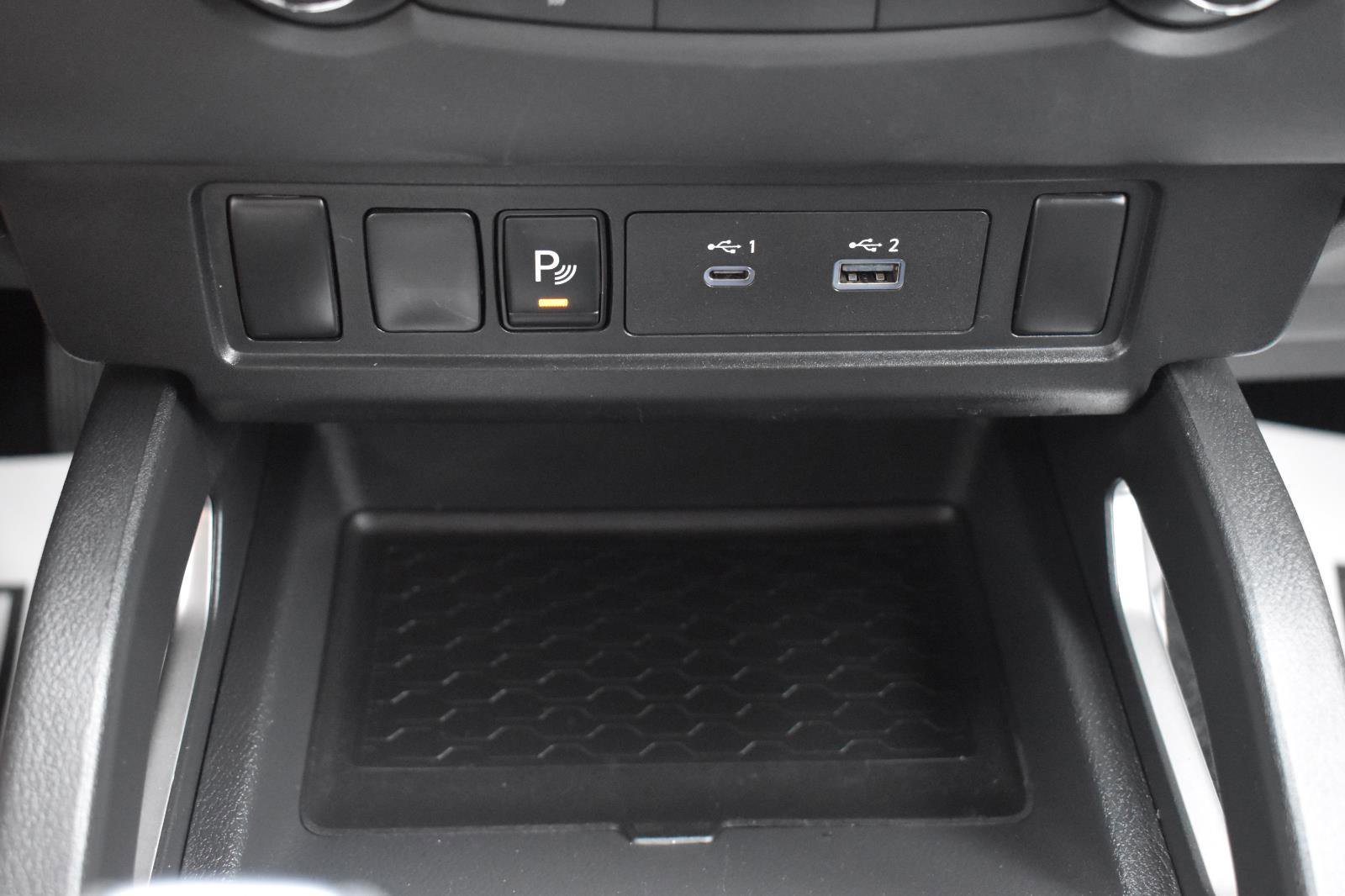 Used 2025 Nissan Frontier SV image 37