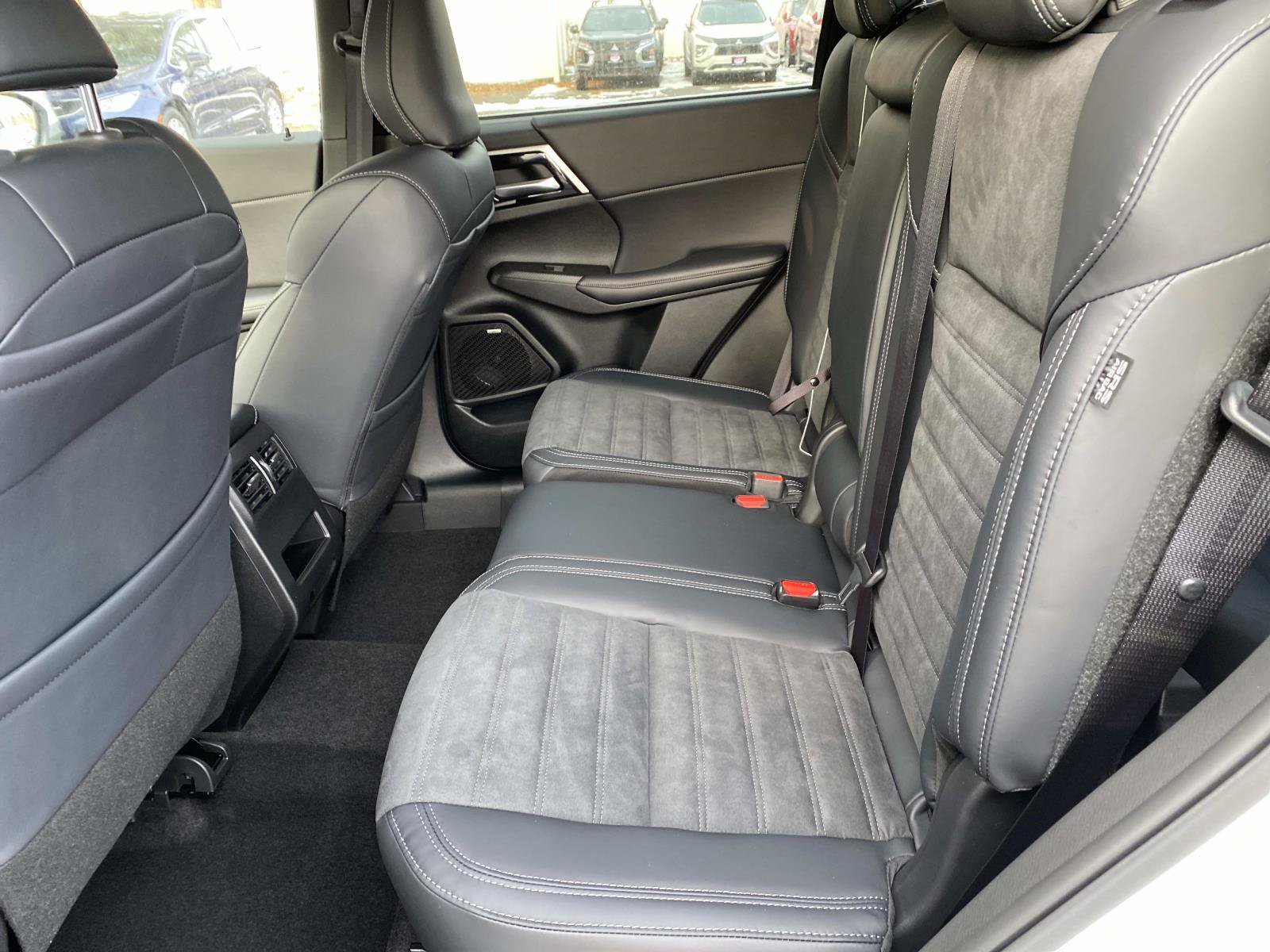 New 2026 Mitsubishi Outlander SE AWD/4WD image 8