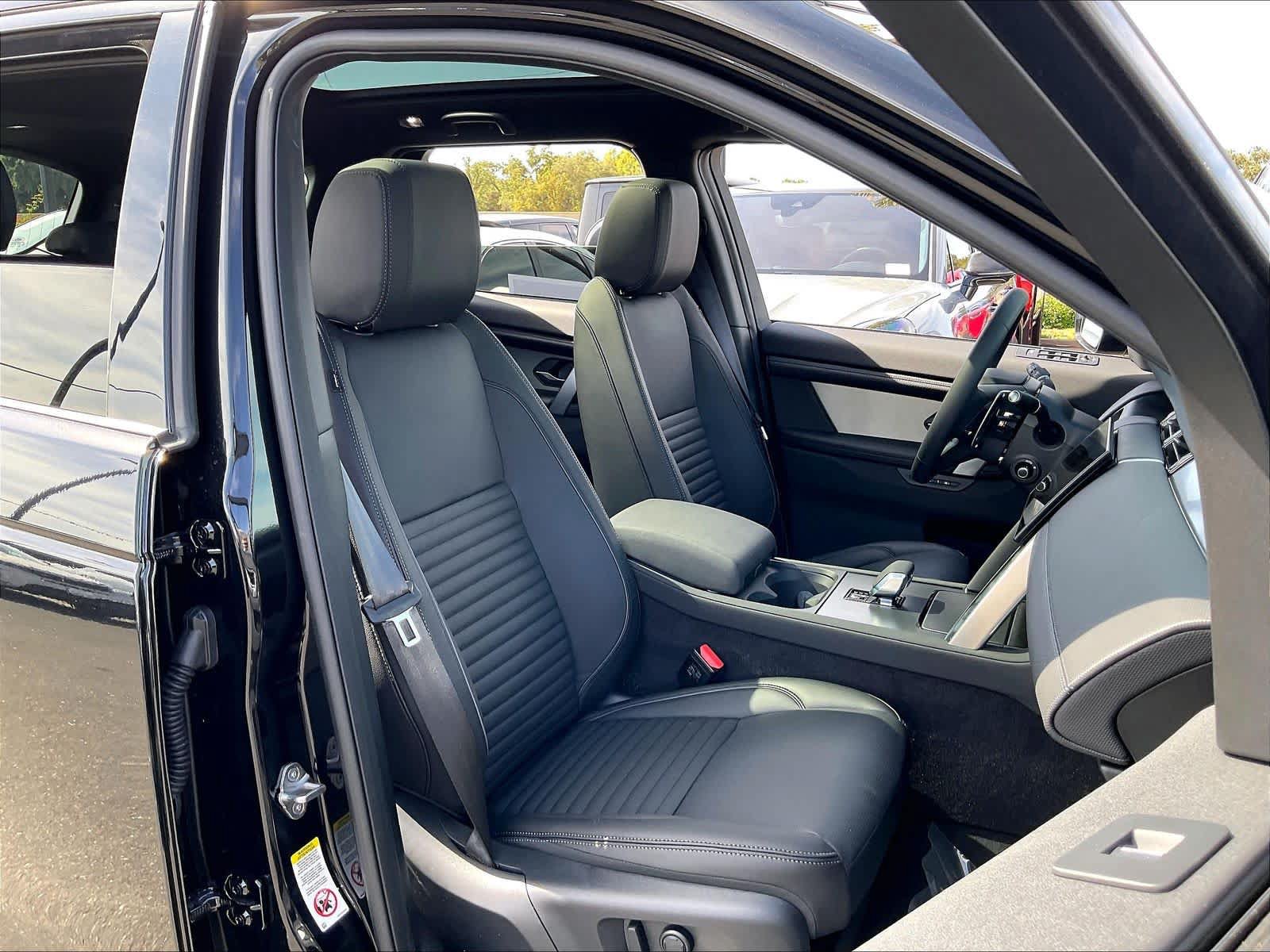 New 2026 Land Rover Discovery Sport Landmark AWD/4WD image 31