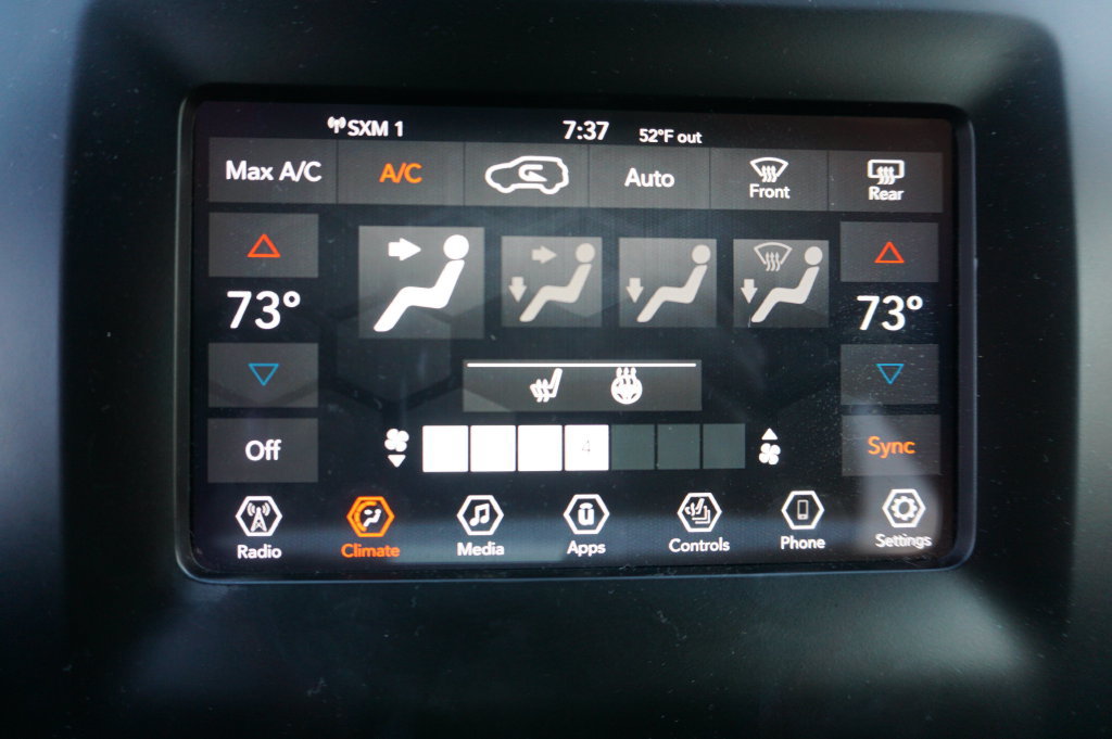 Used 2020 Jeep Cherokee Latitude Plus w/ Comfort/Convenience Group AWD/4WD image 12