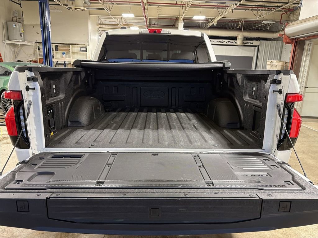 Used 2025 Ford F150 Lightning Platinum AWD/4WD image 22