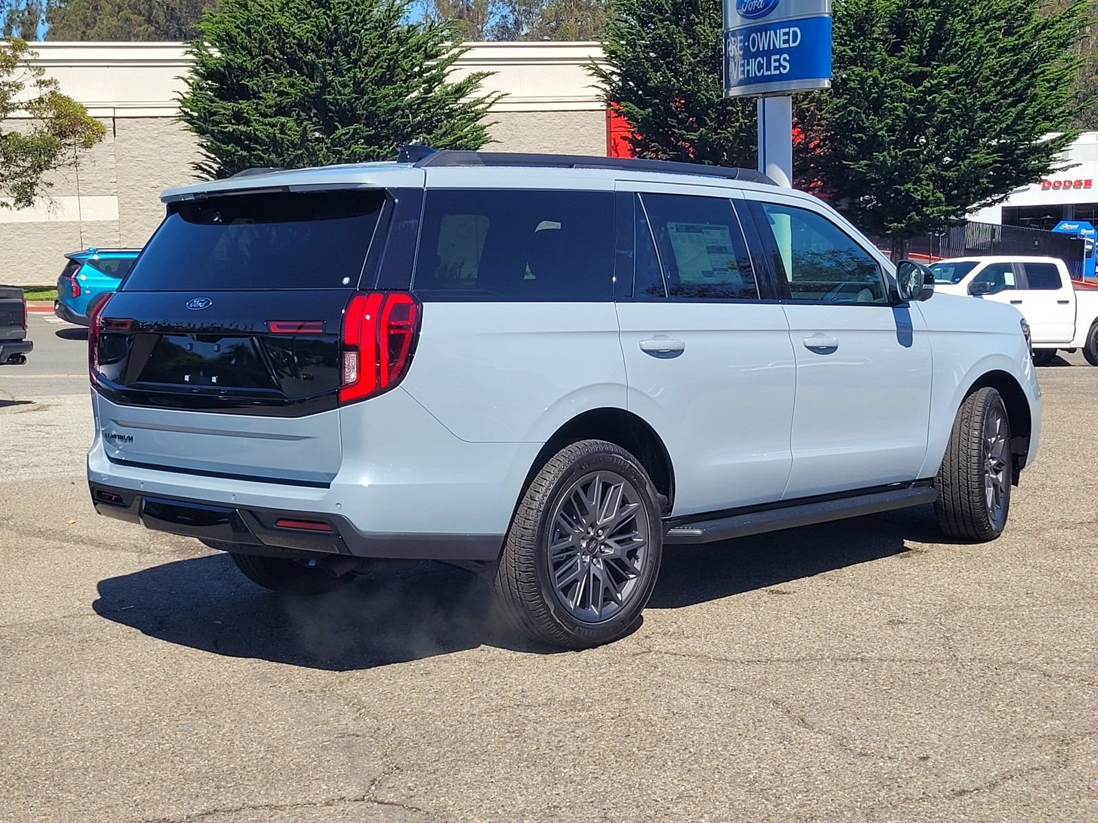 New 2026 Ford Expedition Platinum w/ Stealth Appearance Package AWD/4WD image 4