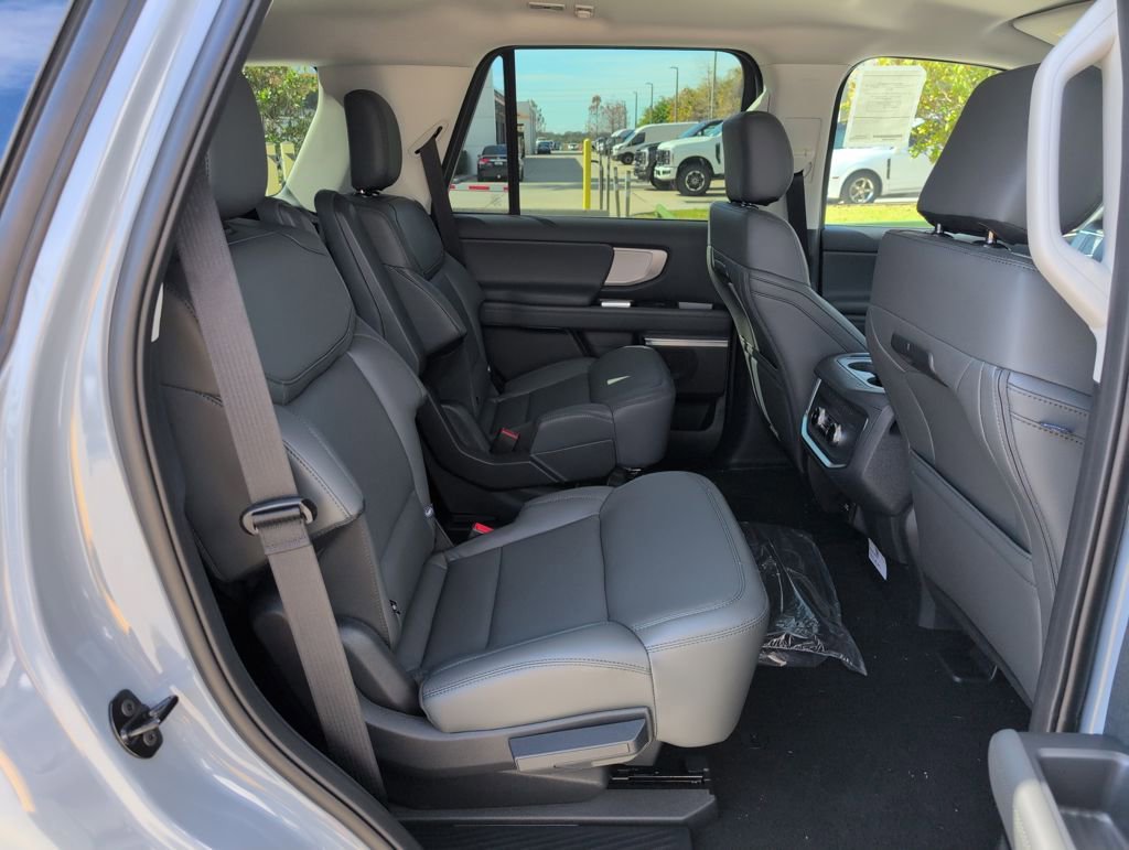 New 2026 Ford Expedition Active image 13