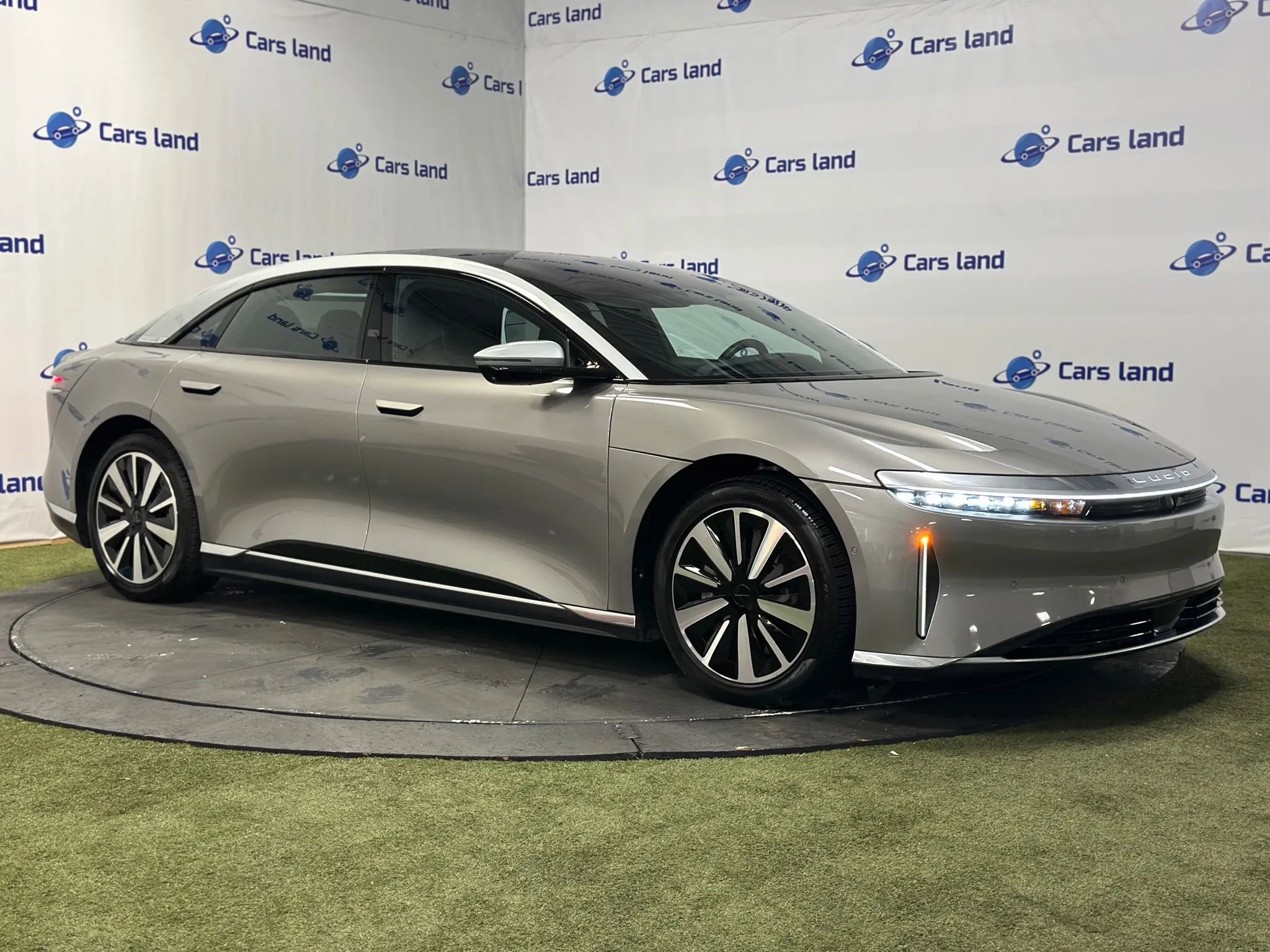 Used 2022 Lucid Air Grand Touring image 2