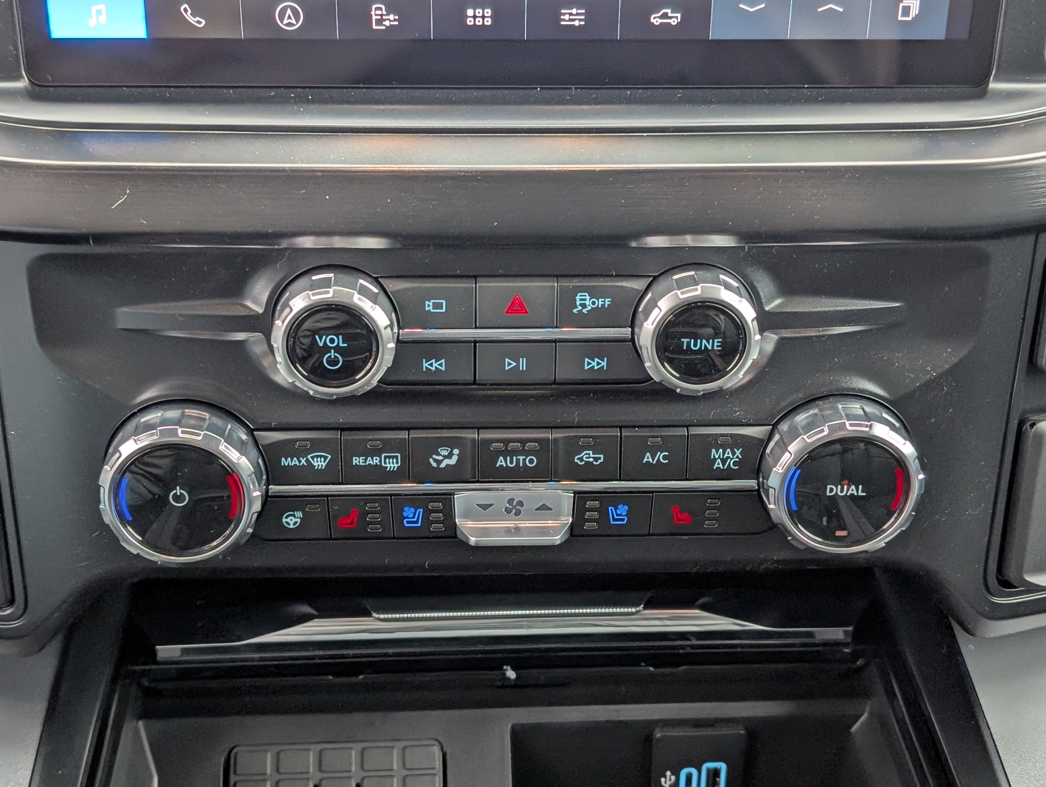 New 2026 Ford F250 Lariat w/ Chrome Package image 26