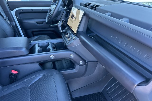 Certified 2026 Land Rover Defender 110 X-Dynamic SE AWD/4WD image 15
