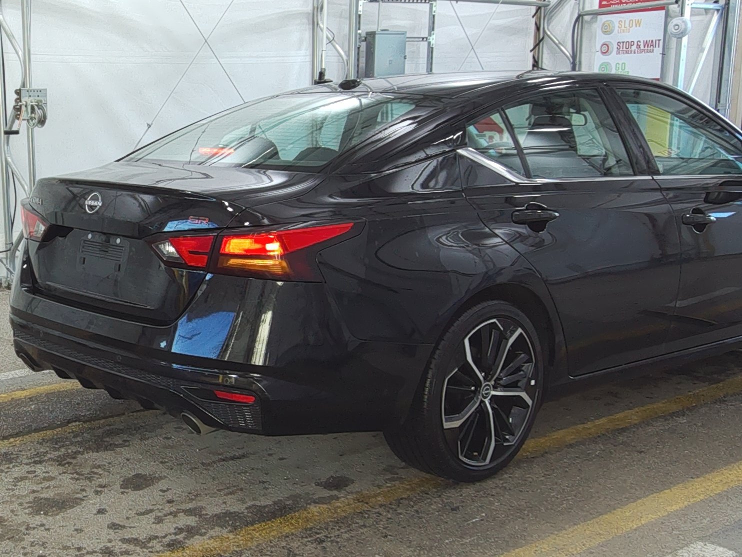Used 2025 Nissan Altima 2.5 SR FWD image 3