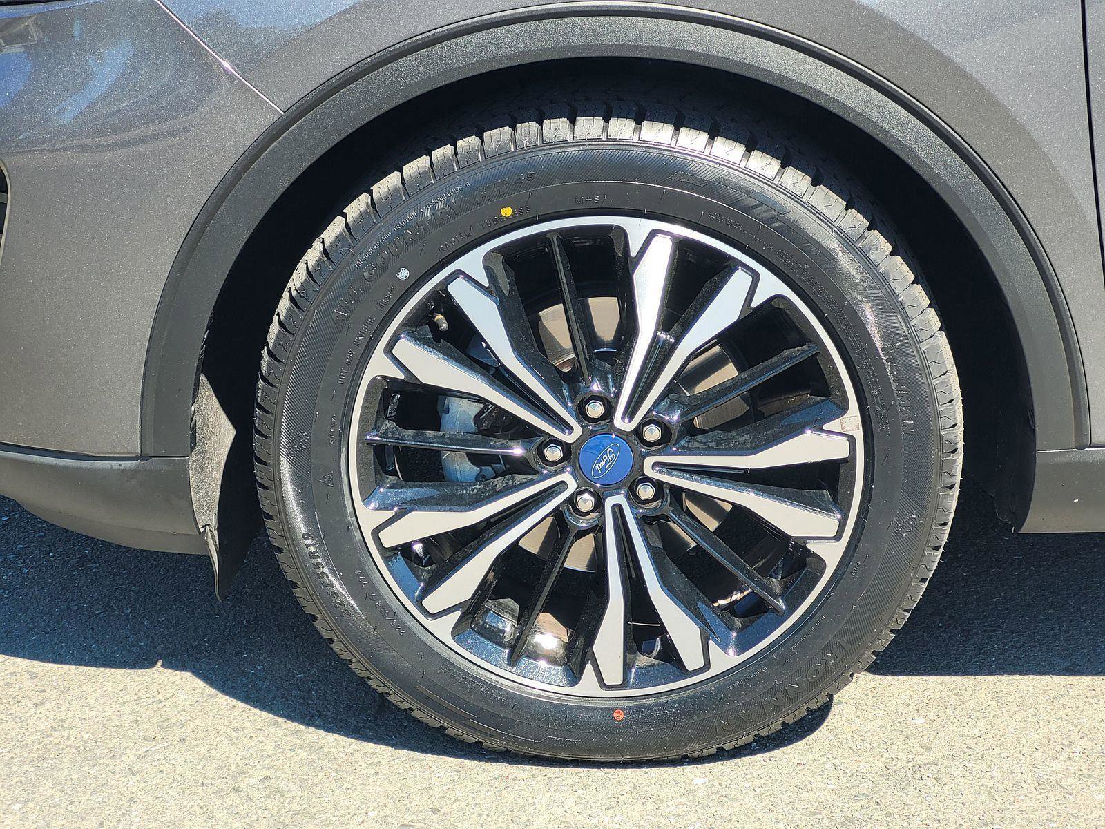 Used 2022 Ford Escape SE w/ SE Sport Appearance Package image 12