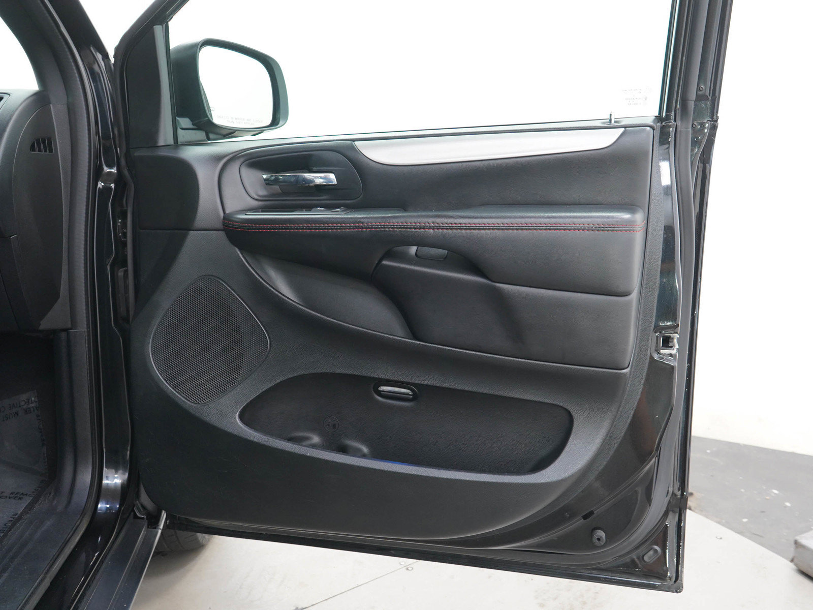 Used 2016 Dodge Grand Caravan R/T FWD image 9