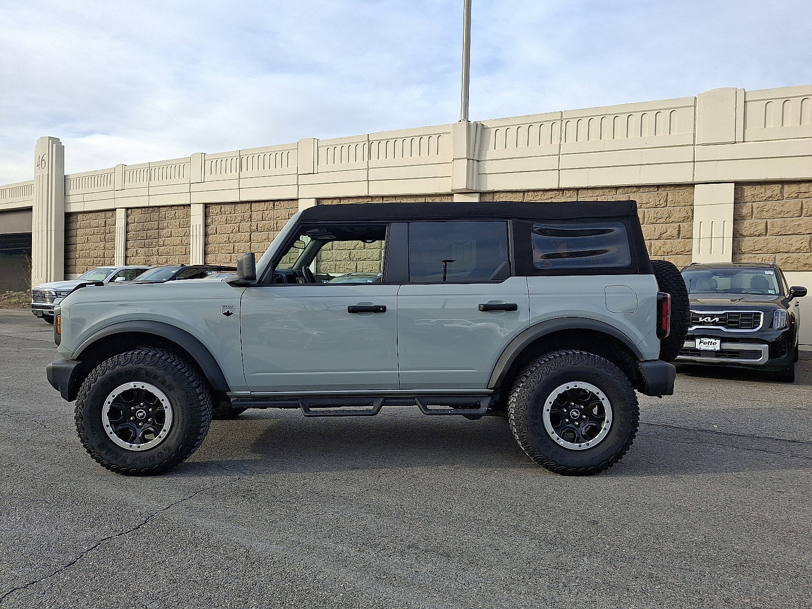 Used 2023 Ford Bronco Big Bend w/ Sasquatch Package image 7