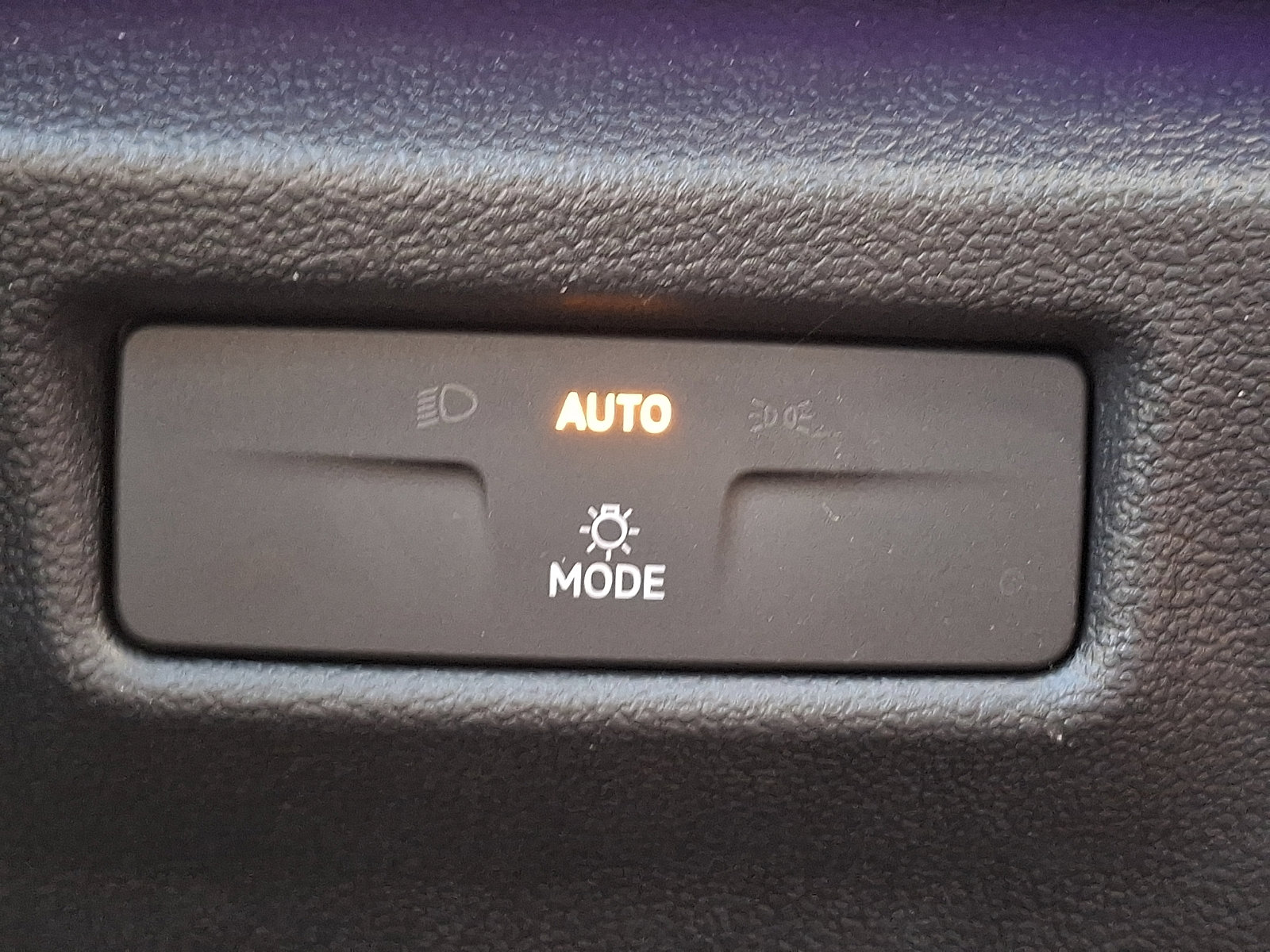 Used 2025 Volkswagen Tiguan SE R-Line AWD/4WD image 24