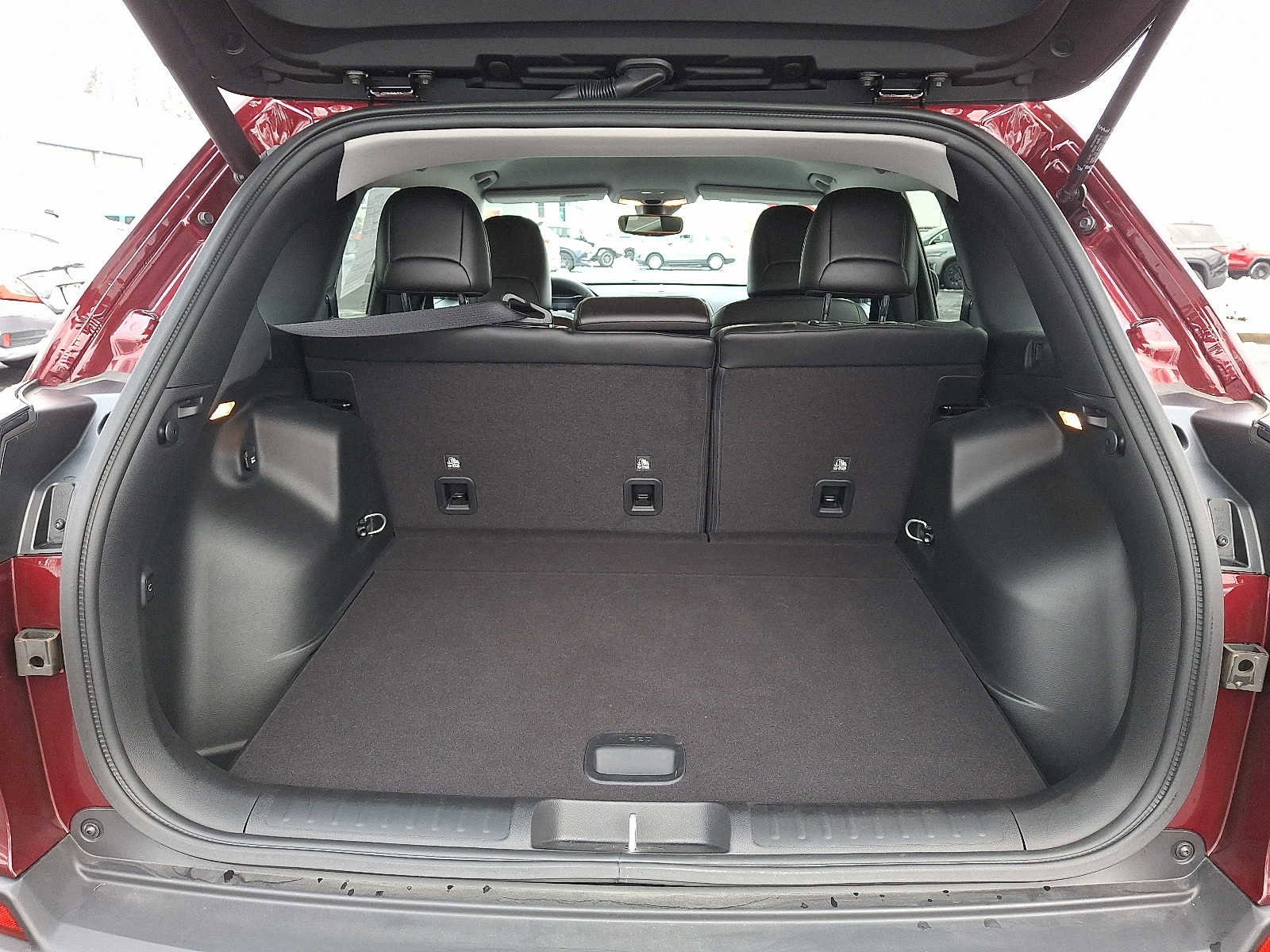 Used 2021 Jeep Cherokee Latitude Lux w/ Comfort/Convenience Group image 28