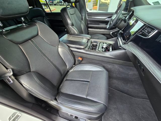 Certified 2023 Jeep Wagoneer Series III w/ Preferred Equipment Group AWD/4WD image 25