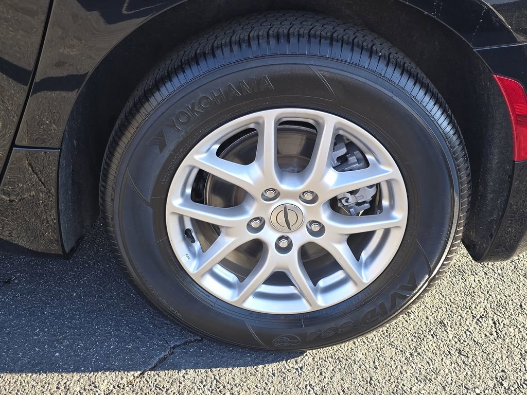 Used 2024 Chrysler Pacifica Touring-L image 9