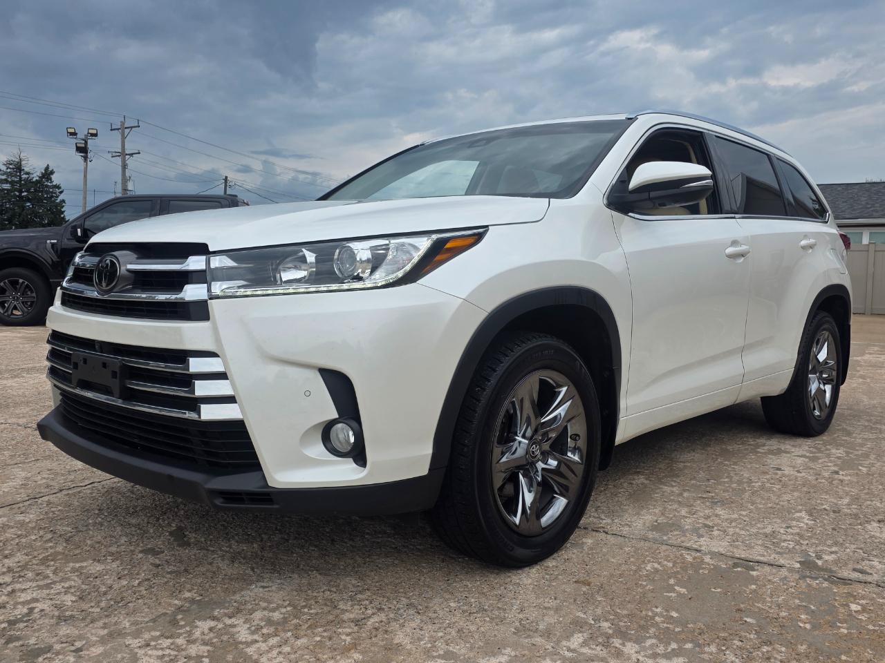 Used 2017 Toyota Highlander Limited Platinum AWD/4WD image 2