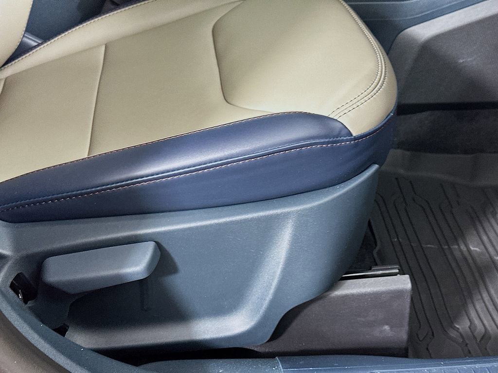 Used 2025 Ford Maverick Lariat w/ 4K Tow Package image 23