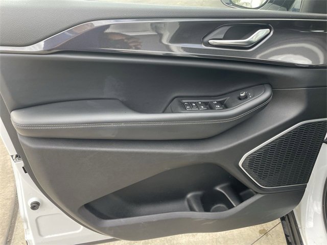 Used 2022 Jeep Grand Cherokee L Laredo image 21