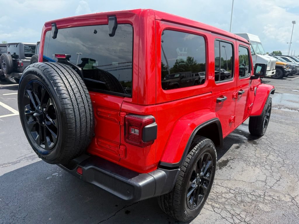 Used 2025 Jeep Wrangler Unlimited Sahara w/ Safety Group AWD/4WD image 3