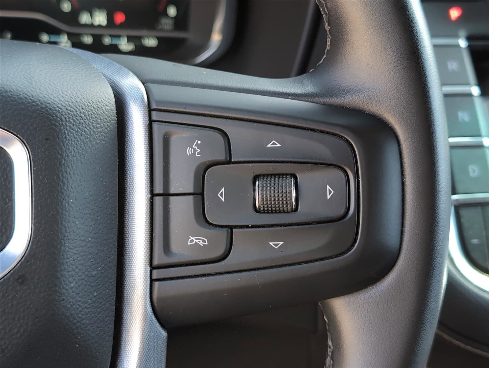 Used 2024 GMC Yukon XL SLT image 18