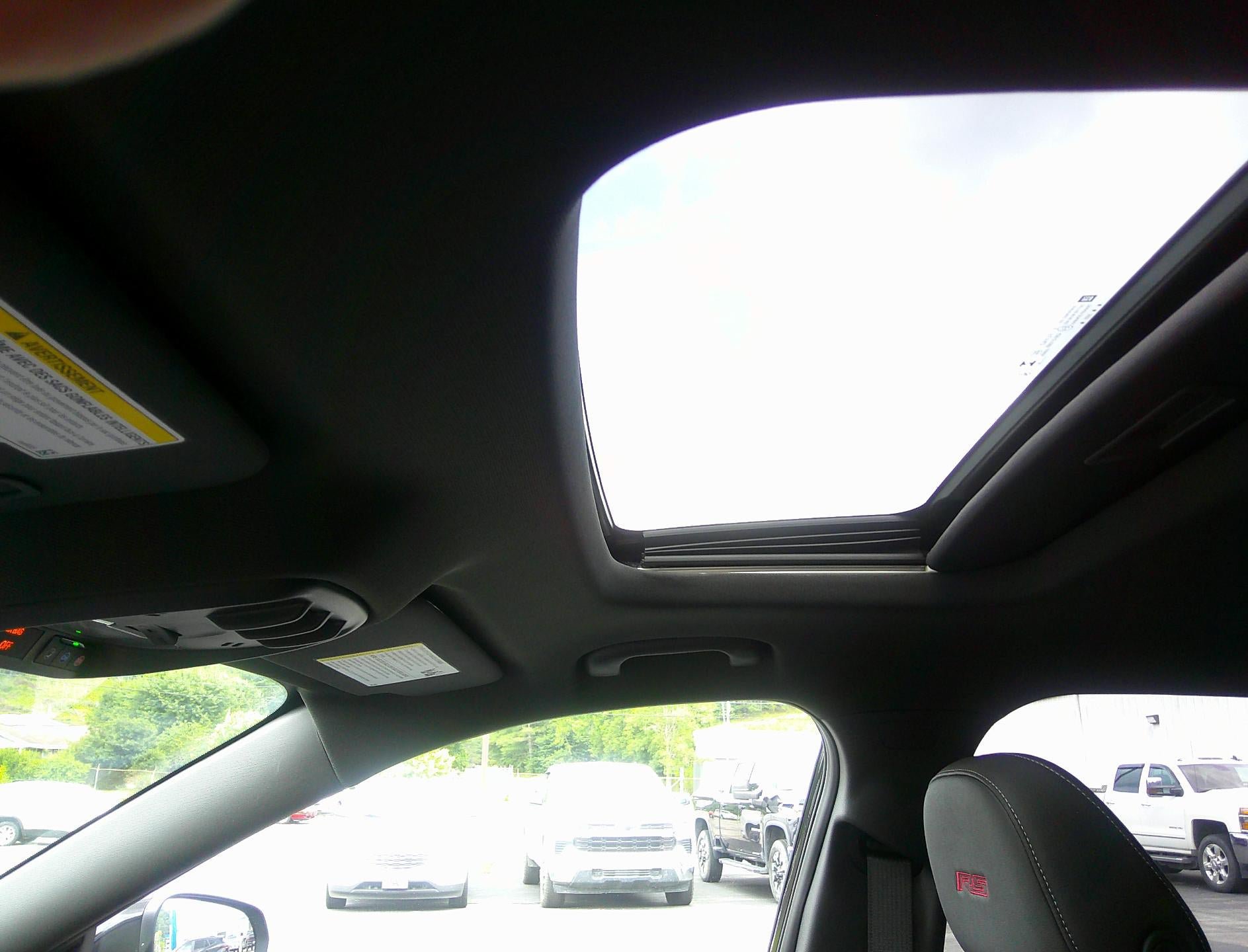 New 2026 Chevrolet Trax RS w/ Sunroof Package FWD image 11