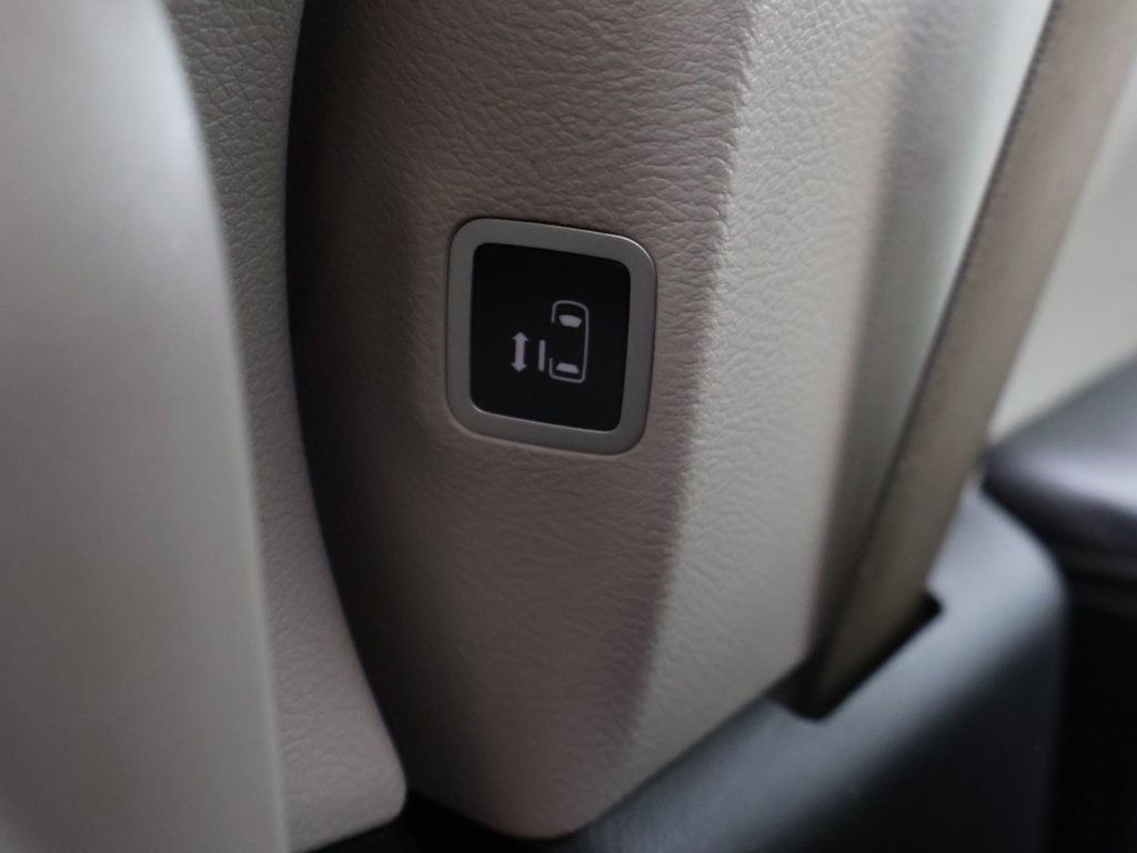 Used 2022 Chrysler Pacifica Touring-L image 50