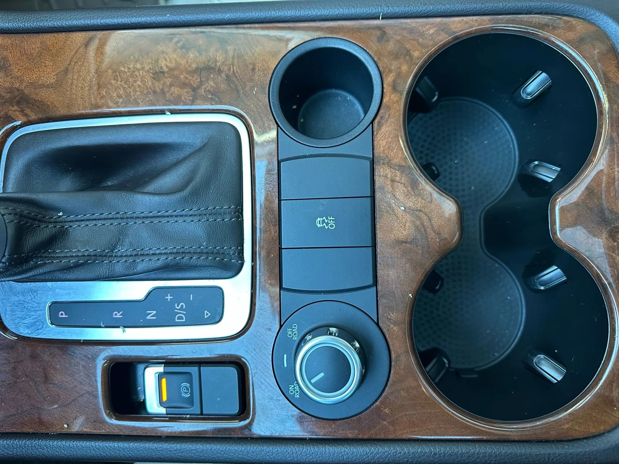 Used 2013 Volkswagen Touareg Sport image 22