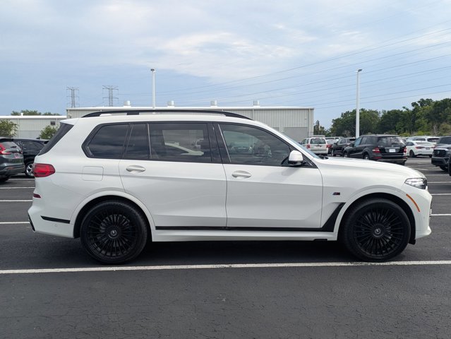 Used 2021 BMW X7 xDrive40i w/ M Sport Package AWD/4WD image 4