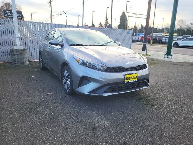 Used 2023 Kia Forte LXS image 2