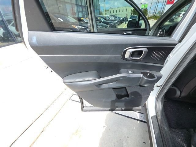 Used 2022 Kia Sorento LX image 23