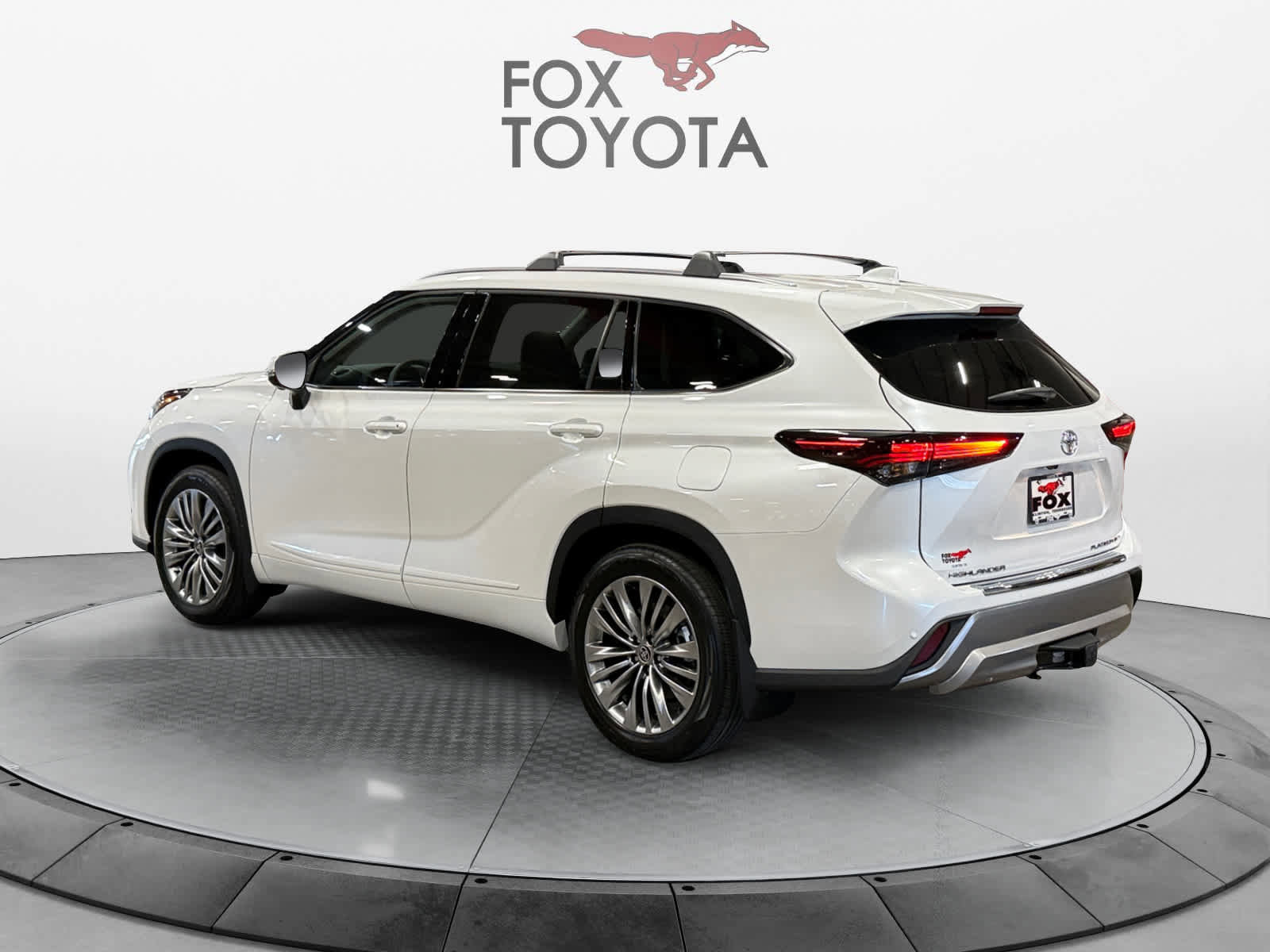 New 2026 Toyota Highlander Platinum AWD/4WD image 3