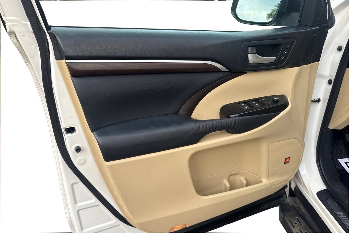 Used 2014 Toyota Highlander Limited FWD image 20