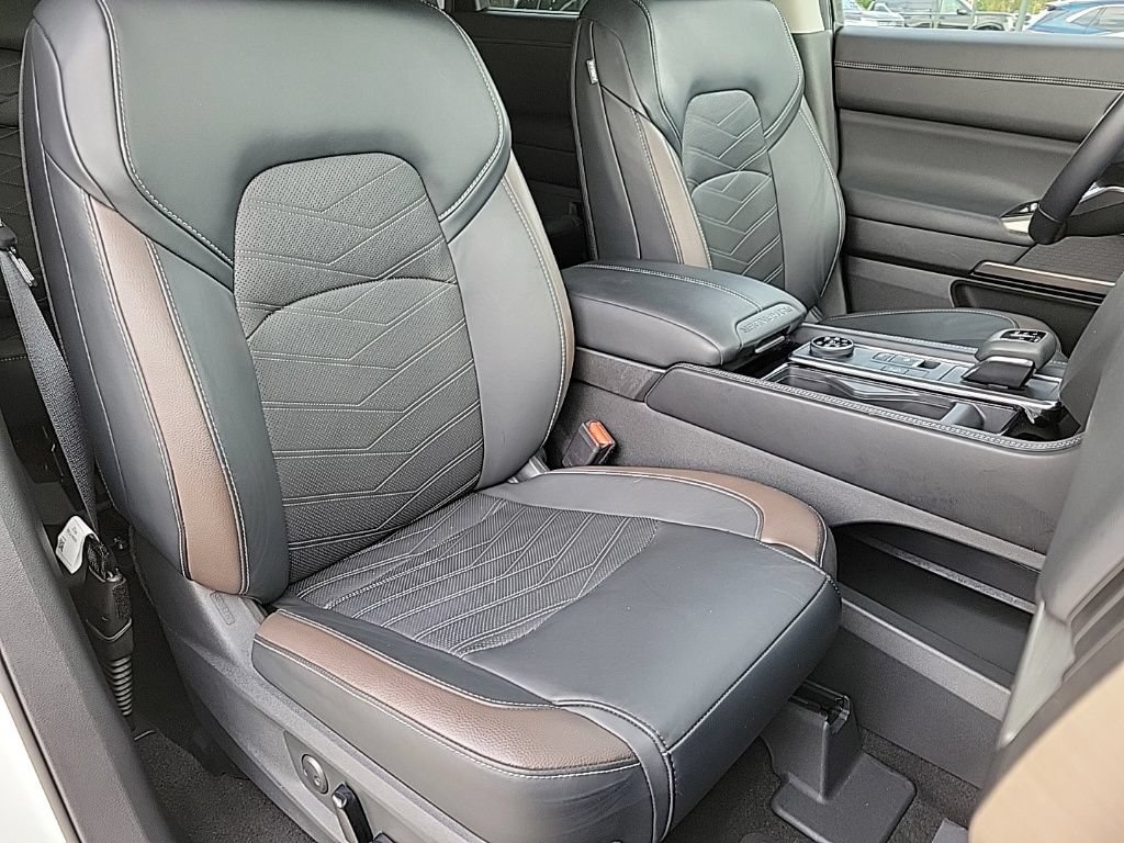 Used 2023 Nissan Pathfinder Platinum AWD/4WD image 17