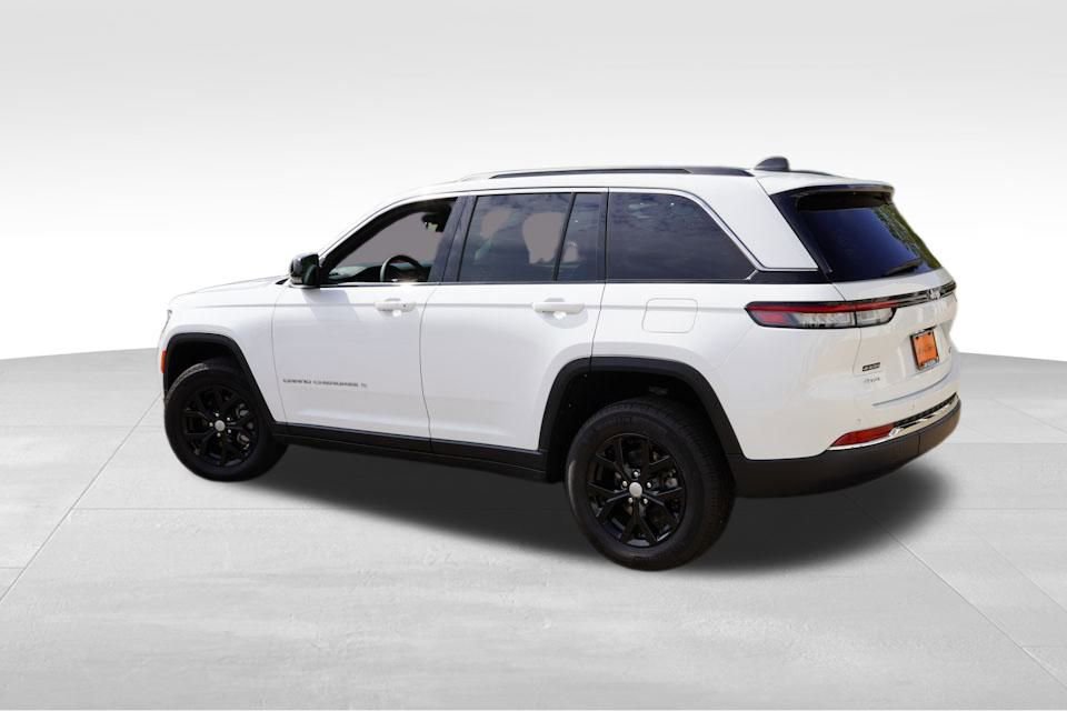 Certified 2025 Jeep Grand Cherokee Limited image 8