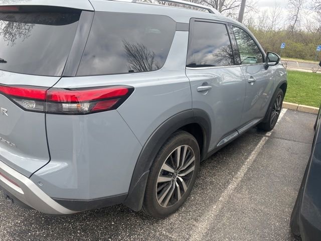 Used 2024 Nissan Pathfinder Platinum image 10