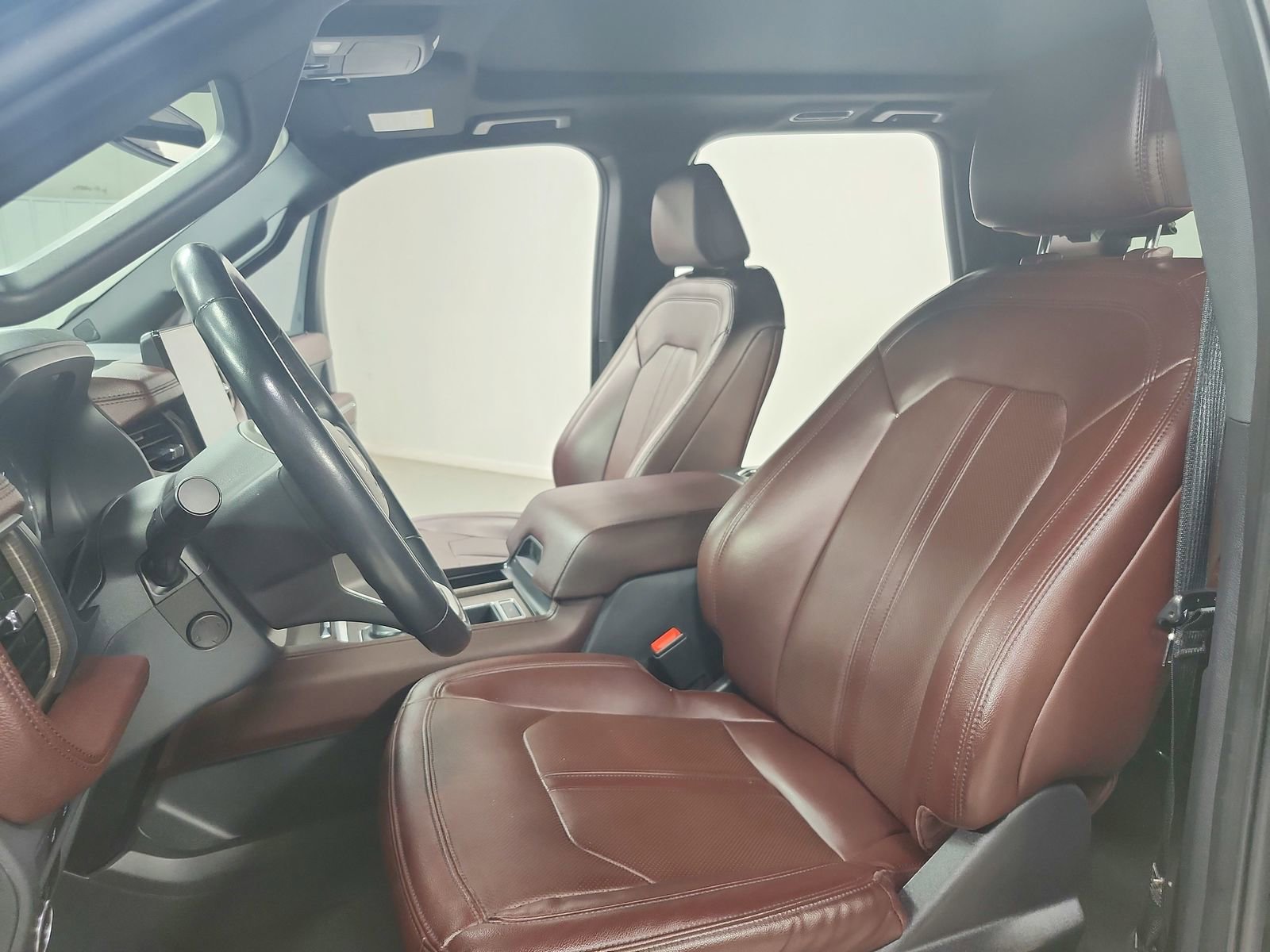 Used 2024 Ford Expedition Limited image 19