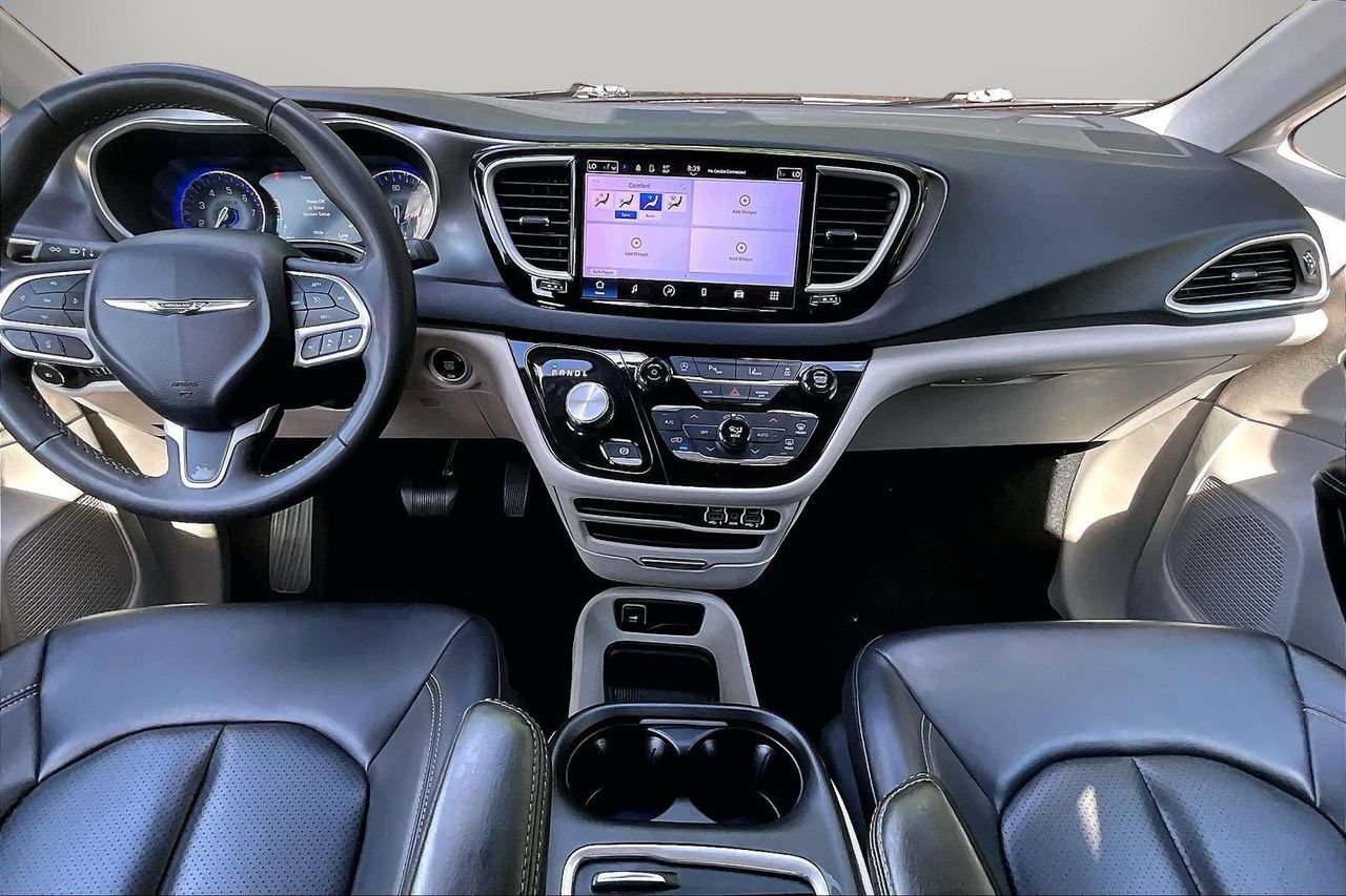 Certified 2023 Chrysler Pacifica Touring-L FWD image 14