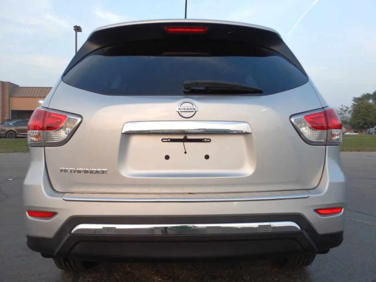 Used 2014 Nissan Pathfinder S image 4