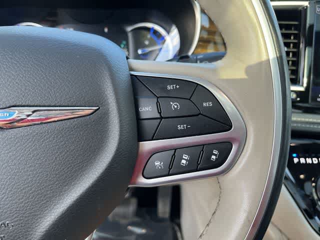 Used 2021 Chrysler Pacifica Limited FWD image 23