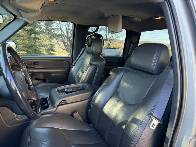 Used 2005 GMC Sierra 2500 SLT w/ Heavy-Duty Power Package AWD/4WD image 12