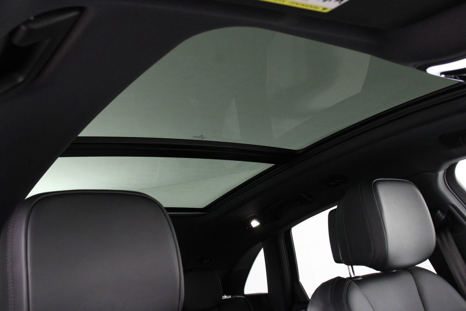 Certified 2025 Porsche Macan image 25