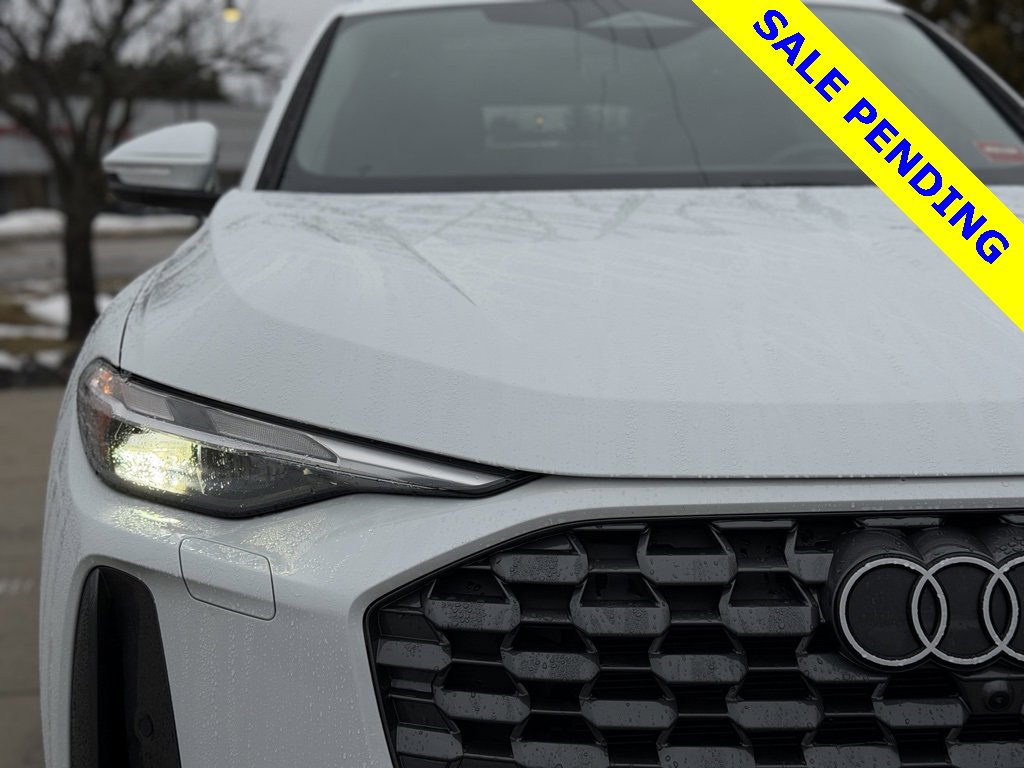 Used 2025 Audi Q5 Premium w/ Convenience Package image 4
