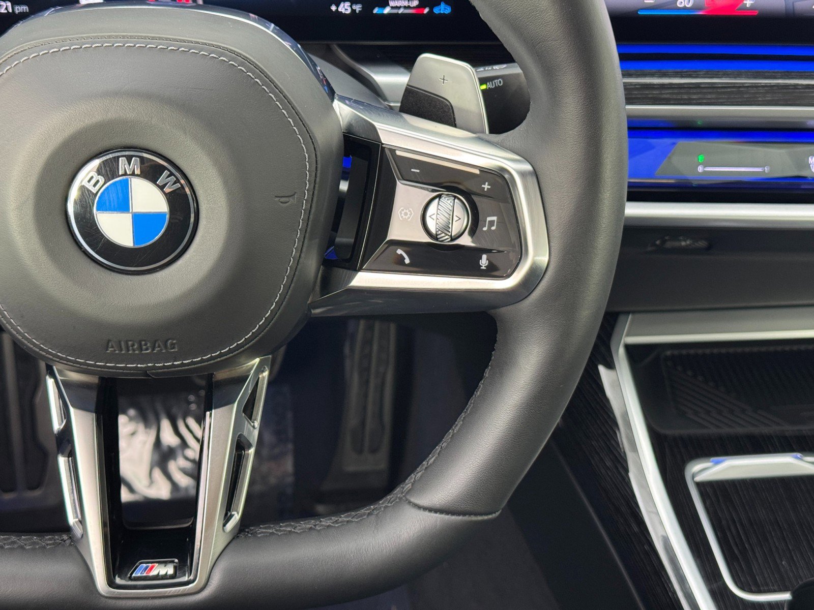 Used 2024 BMW 740i w/ Premium Package 2 image 24