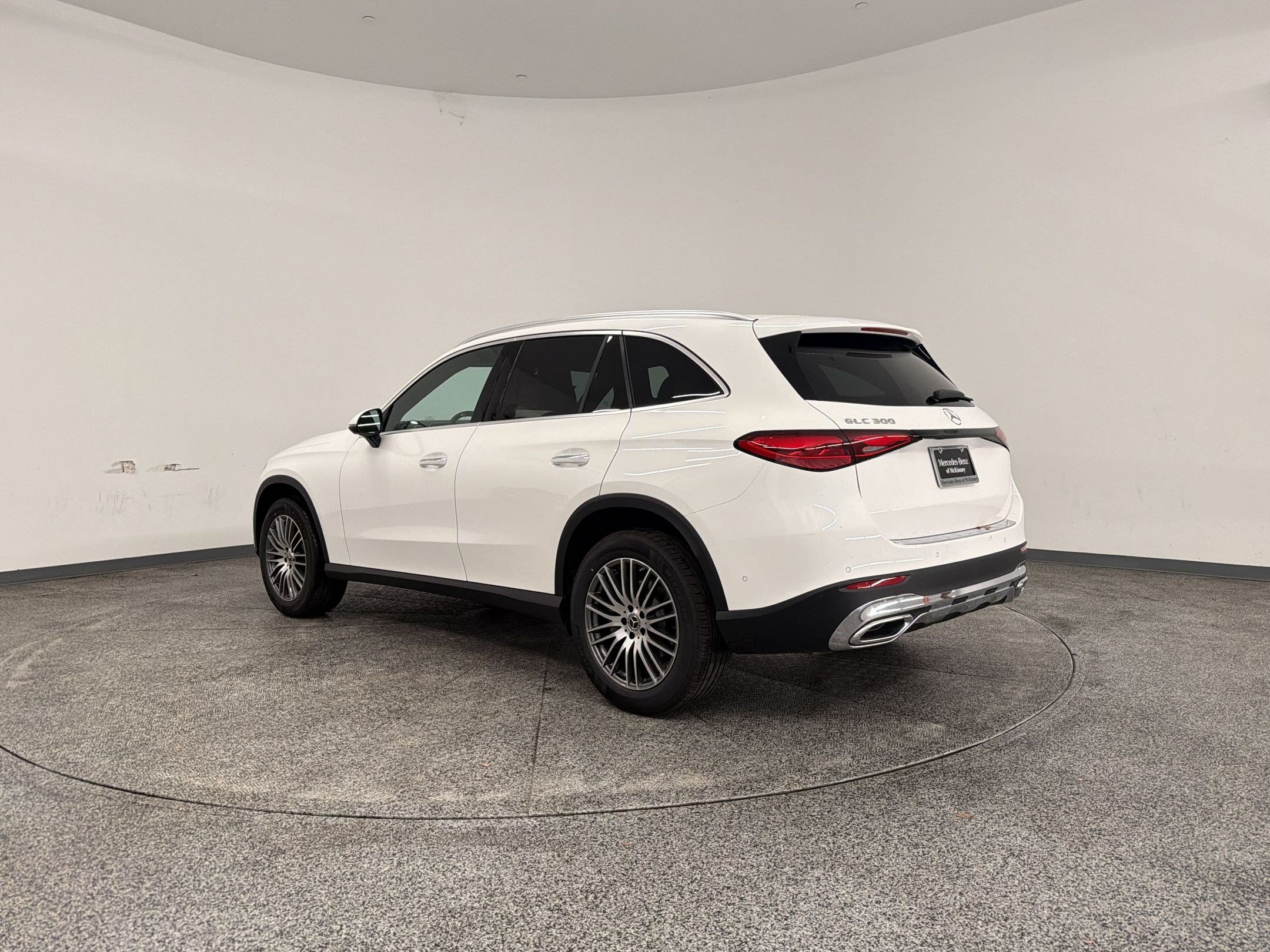 Used 2026 Mercedes-Benz GLC 300 image 3