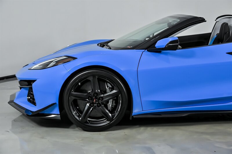 Used 2024 Chevrolet Corvette Z06 w/ Z07 Performance Package RWD image 7