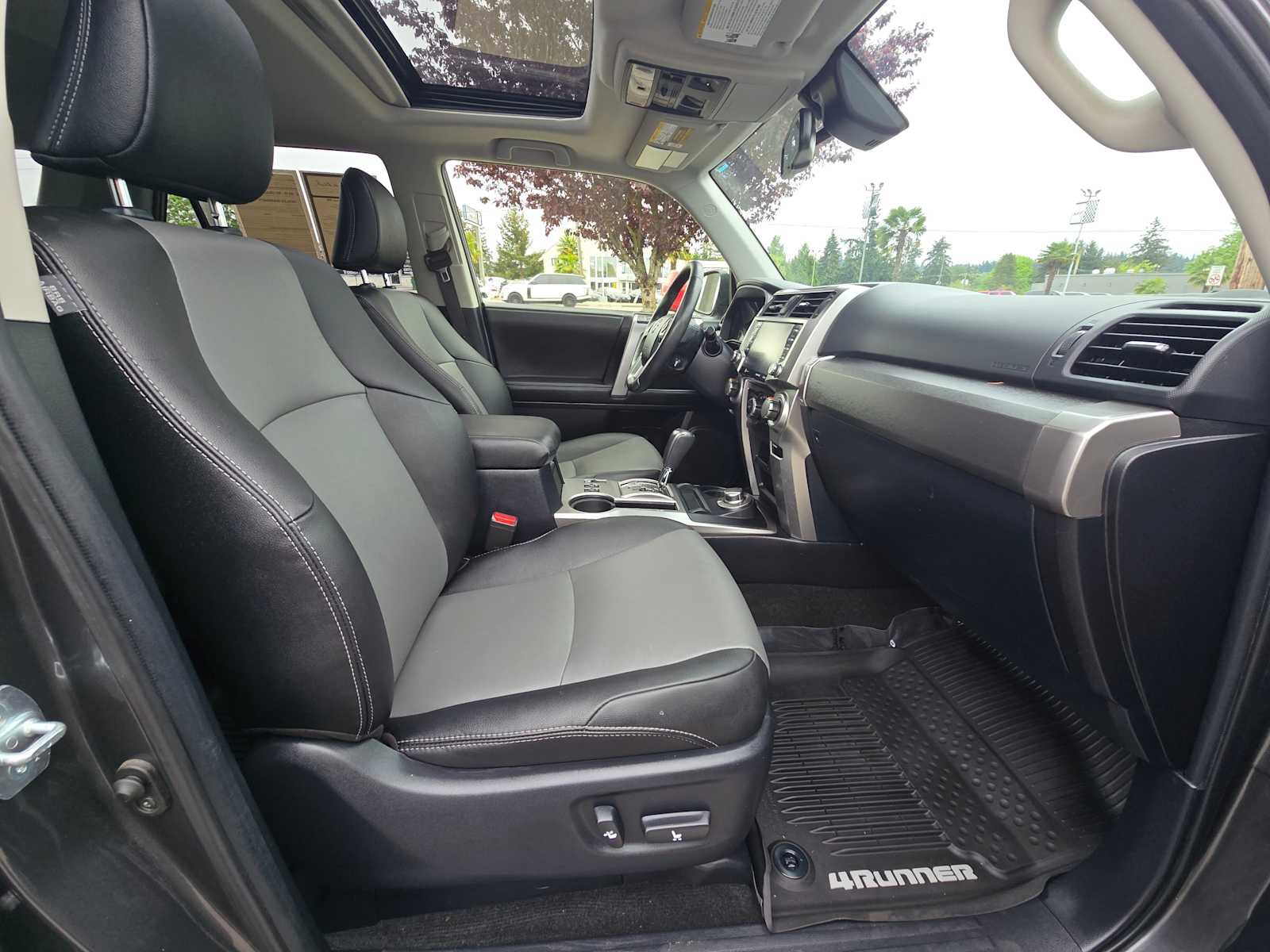 Used 2020 Toyota 4Runner SR5 Premium w/ Moonroof Package AWD/4WD image 11